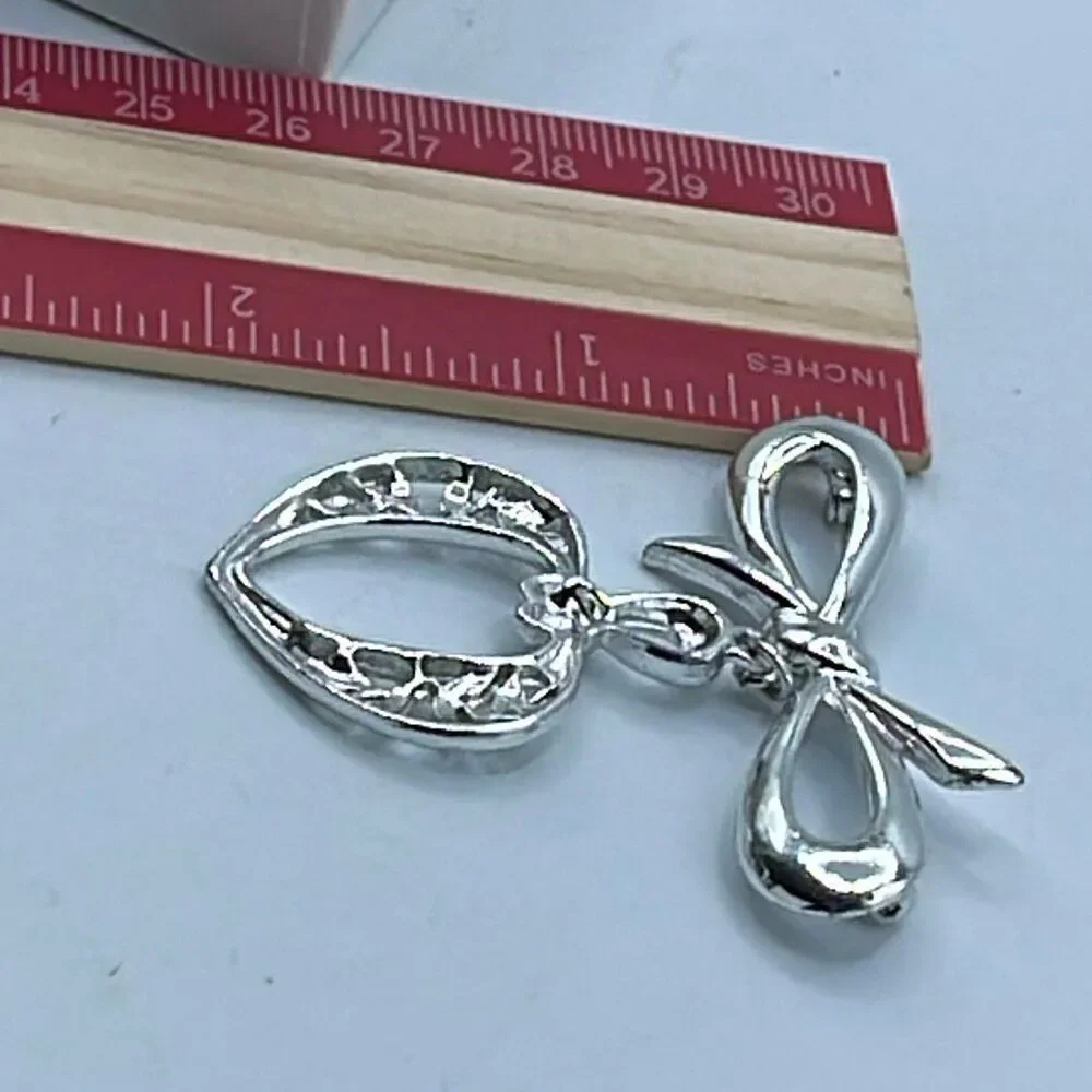Vintage stylized bow and dangle heart brooch